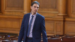 Как успява един дървен бос да си поръча извънредно изслушване на агроминистъра в Народното събрание за днес в 16:30 с точка единствена - увеличаване на сечите в горите с 30%?!
