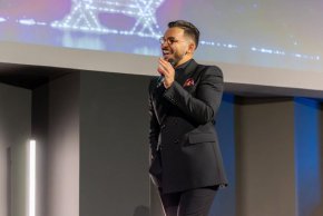 Ще оттегли ли бТВ като свои лица нашите знаменитости, обвързани с пастора? Четете продълженията на сериала.