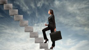 В лабораторни изследвания участниците обикновено влизат в ролята на фалшиви съдебни заседатели. Отново, те по-скоро дават доказателства, че красивите хора получават по-леки наказания за повечето видове престъпления.