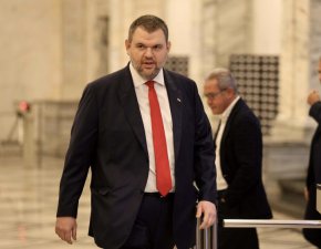 
Предложението идва в отговор на призива на гражданската организация "Антикорупционен фонд", съобщават от пресцентъра на ДПС.