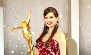 
Победителката в националния конкурс за красота „Мис Япония“, родена в Украйна, Каролина Шиино, отказа титлата, която спечели