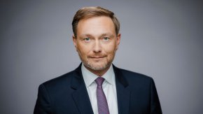 
Междувременно данните за индустриалното производство, които ще бъдат публикувани по-късно тази седмица, се очаква да достигнат най-ниското си равнище от 2008 г. насам, когато германската промишленост беше силно засегната от последиците от световната финансова криза.