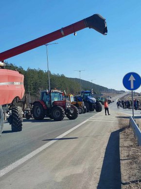 Затвориха магистралата за Калотина при Сливница
