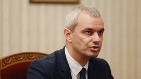 
Той допълни, че тази сутрин ПГ на "Възраждане" е взела решение да изключи тримата депутати, тъй като са отказали да изпълнят искането на столичната организация на партията. 
