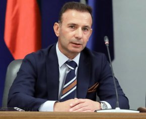Не разполагаме със списък с имена на членовете на така наречения частен клуб за магистрати на Мартин Божанов-Нотариуса.