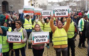 26 земеделски организации блокираха площада пред Министерския съвет.