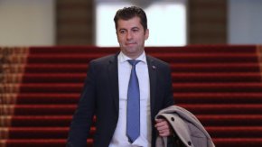 Съпредседателят на ППДБ Кирил Петков коментира, че имат пълно доверие към премиера Николай Денков при разговорите за ротацията. 