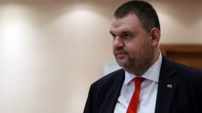 ППДБ трябва да се откажат от искането си за Министерството на външните работи, защото Мария Габриел е по-подготвена.