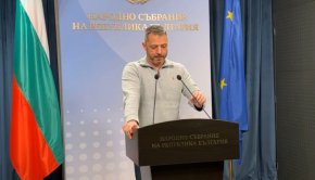 По време на кабинетите на Промяната, само за 1 месец Лукойл е платила над 426 млн. долара на режима на Путин, заяви на брифинг Делян Добрев на пресконференция на ГЕРБ.
