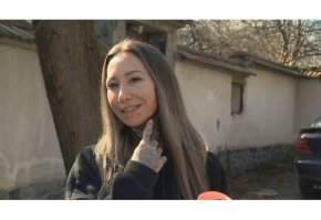 
Според разказа на Патриша, вчера тя паркира колата си пред гаража, а Мариана - съпругата на Шопов, паркира след нея така, че колата на Патриша не може да излезе.
