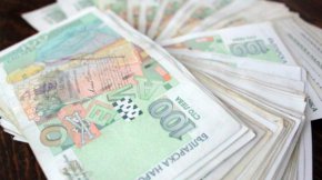 

20 600 души получават плащания от фондовете, от които 2600 са пенсионери, а 18 000 души са с разсрочени плащания. Това са осигурявалите се в универсалните пенсионни фондове и навършили пенсионна възраст.
