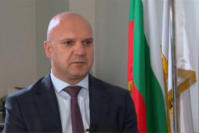 
Човекът, заканвал се на съдия Владислава Цариградска, е отправял заплахи и срещу вицепремиера Мария Габриел и министри. Това заяви в интервю за Мариета Николаева в „Здравей, България” директорът на ГДБОП главен комисар Явор Серафимов. 