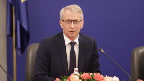 
Реакция на Споразумението дойде и от парламентарната група на ПП-ДБ. Оттам обясниха, че приемат резултата от днешното съвещание на ГЕРБ-СДС като стъпка към създаването на атмосфера за конструктивен диалог.
