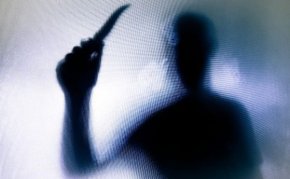 Близо 100 семейства от жилищен блок в столичния квартал „Обеля” се страхуват за живота си заради свой съсед.