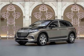 Разкритият миналата пролет SUV Maybach EQS е новото попълнение в гамата на Mercedes за 2024 г., а автомобилният производител потвърди начална цена от 181 050 USD.