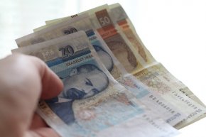 С тази позиция излиза ръководството на ВМРО и отправя апел към Бюджетната комисия в парламента, която днес трябва да обсъди предложението на ГЕРБ-СДС и ДПС пенсионерите „под линията на бедност“ да получат по 75 лв. за Великден.