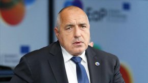 Лидерът на ГЕРБ Бойко Борисов коментира в кулоарите на парламента, че ще положи всички усилия машините да останат като възможност за гласуване на предстоящите избори.
