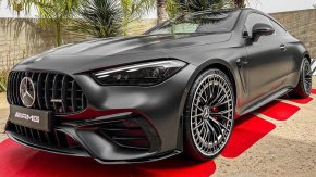 2024 Mercedes AMG CLE 53 е луксозен автомобил от висок клас, който разполага с мощен двигател R6 с впечатляваща мощност от 449 конски сили и въртящ момент от 600 Нм.