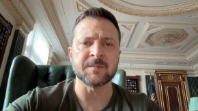 
Украинският президент Владимир Зеленский смята, че генералите му крият истината от него и се е заел да им крещи, твърди The Economist, позовавайки се на правителствен източник.