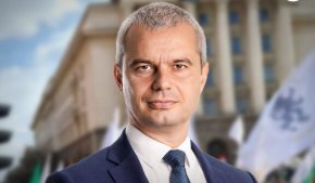 
Всеки служил в казармата като ракетчик знае, че на обучение  първата задача на ракетчика е ликвидиране на командните пунктове (щабове) на противника. Това се прави като се стреля по тях с ядрена бойна глава. Изграждането на щаб на НАТО в България  ни прави ядрена цел. Призовавам всеки български гражданин, който не иска война, а е за опазване на мира в страната ни, да излезе на 9 юни и да гласува. Ако искате мир - изберете "Възраждане", ако искате война - имате всички останали.", коментира Костадинов пред граждани в Ботевград.