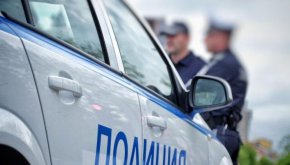 70-годишна жена е убита в Разлог късно снощи. Подозират сина ѝ, който е на 45 години. Жената има огромна и дълбока рана в гърдите. Назначена е аутопсия на тялото.
