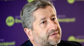 
Наложената практика за подаване на заявление пред ЦИК за заличаване от кандидатските листи след приключване на изборния ден не отговаря на процедура, предвидена в Изборния кодекс. Тя е била подлагана на обществен дебат и критики и ние последователно сме настоявали да бъде преустановена.
