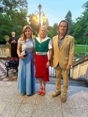  Княгиня Калина като триколор