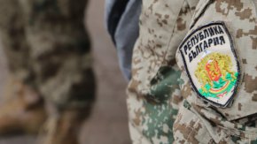 
БВП на България за тази година ще достигне 106,721 милиарда долара. На глава от населението той ще бъде 10 000 долара, което означава, че за отбрана ще харчим по 218 долара на глава. През тази година военният персонал у нас ще бъде 26 900 души.