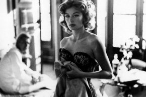 

Елегантната изтънченост на Еме вече я е превърнала в звезда на такива европейски шедьоври като "La Dolce Vita" (1960) и "8 1/2" (1963) на Федерико Фелини, а в ролята на застаряващата шоугърл в мюзикъла "Лола" (1961) на Жак Деми е незабравима.