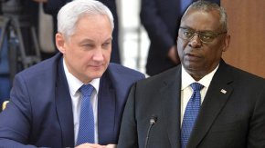 Инвазията на Русия в Украйна, анексирането от нея на четири украински области и бавното ѝ напредване в източната част на съседната страна доведоха отношенията между Вашингтон и Москва до най-ниското им равнище от Кубинската ракетна криза през 1962 г. насам, отбелязва Ройтерс.
