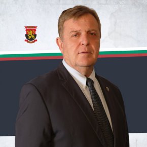 
Той напомня, че през 2019 г. в качеството му на вицепремиер по сигурността на Република България е предложил „Концепция за интеграция на циганското население“. Но тогава „голямата“ партия в коалицията – ГЕРБ, направи всичко възможно да бъде разтакавана и като краен резултат да не бъде приета. Основната причина за това не бе, че не разбираха и не виждаха проблемите, а страхът да не им се скарат и да им „дърпат ушите“ техните началници от Брюксел.