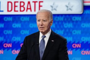 
Междувременно акциите на Тръмп в PredictIt достигнаха най-високата си стойност от 61 цента на акция в първите моменти на дебата, а след това се установиха на 58 цента. Според данните на уебсайта 78-годишният Тръмп влиза в дебата с 53% шанс за Белия дом.