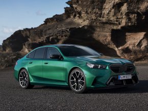 BMW M5 от 2025 г. се предлага с впечатляващ набор от спецификации.