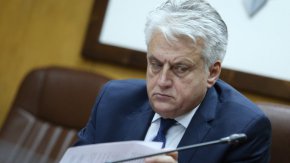 
На въпрос смята ли, че ДПС се управлява еднолично, Рашков отговори:

    "Да, смятам."
