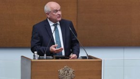 
Позицията на България за срещата на НАТО съдържа класифицирана информация и затова не може да бъде публикувана, казват от служебния кабинет. Преди дни премиерът Димитър Главчев заяви, че ще я изпрати в Секретно деловодство на парламента, за да може всеки депутат, който пожелае, да се запознае с нея.