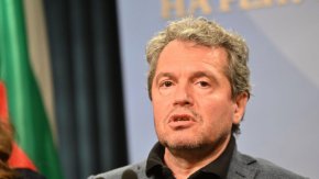 
ИТН е за въвеждане на еврото, когато България е готова, но подкрепя принципа българските граждани да бъдат питани, обясни председателят на парламентарната им група Тошко Йорданов.