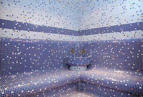 
Сертифицирането на центровете и категоризирането на местата за настаняване и заведенията за хранене и развлечение е извършено след  удостоверяване пригодността на съответните центрове за предлагане на балнеолечебни, СПА или уелнес услуги, както и че обектите отговарят на заявените вид и категория.