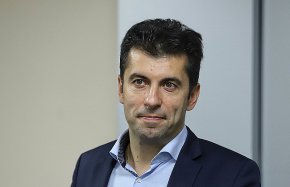 

"Превеждам от Герберски към днешна дата: Общи приказки - ДА, Борба с корупцията - НЕ", написа във Фейсбук Петков. 