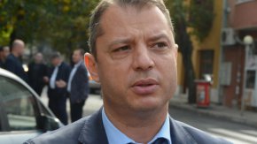 
Заплашвате, че ако не ви подкрепим да сложите ваши хора навсякъде ще кажете, че сме корумпирани. 