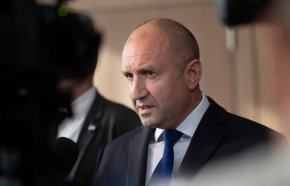 
От коалицията вече обявиха, че ще върнат папката веднага на държавния глава неизпълнена. До това решение се стигна, след като коалицията проведе срещи с ГЕРБ, „Възраждане”, БСП и ИТН и получи подкрепа за антикорупционни промени, но не и за подхода, който са избрали за преговори.