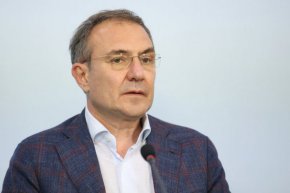 
БСП смята, че бъдещият служебен министър-председател трябва да бъде равно отдалечен от всички политически партии.