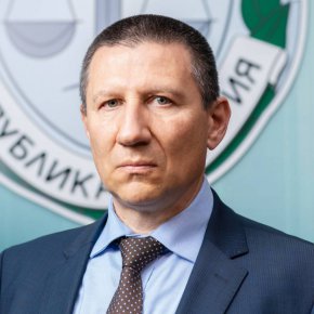 
С цел да се осигури срочност, ритмичност и високо качество на работа на органите на досъдебното производство съобразно европейските стандарти и.ф. главен прокурор Борислав Сарафов издаде заповед за създаване на по-ефективна организация на работата по дела от особена фактическа и/или правна сложност (включително делата от значителен обществен интерес), по наказателните производства за корупционни престъпления, организирана престъпност, причиняване на смърт при транспортни престъпления, домашно насилие, трафик на хора и др.