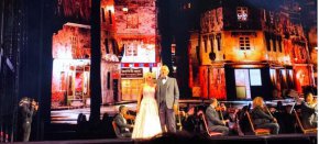 Лошото време в София не спря почитателите на класическата музика да се насладят на концерта на Андреа Бочели. Някои от тях бяха пътували с часове, за да видят световната звезда на сцената на Националния стадион "Васил Левски".
