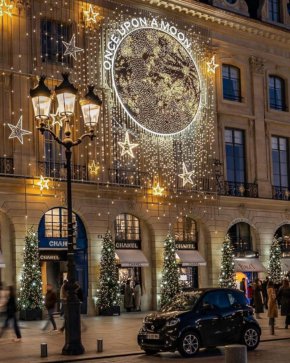 
Парижка Коледа: Фото на деня