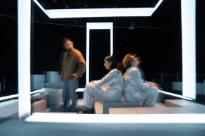  Пред пълна зала се изигра Мрак на края на града – спектакъл за паметта и раните от миналото