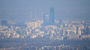  Разликата между софийския въздух и лепилото е, че лепилото може да се диша