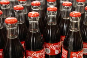 Coca Cola масово изтегля продукти от пазара в Европа заради химикал