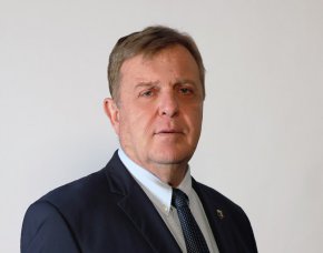   В енергетиката е хаос, мъгла и брутални далавери: Каракачанов