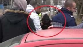 Момиче намушка с нож няколко души на бул. Витоша до Южния парк