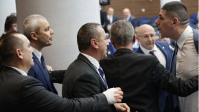 Обиди и закани за бой в НС